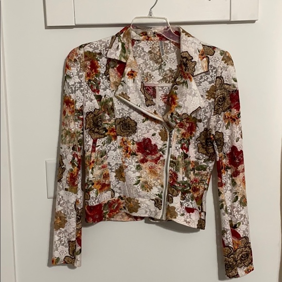 Monoreno Lace Floral Jacket - Picture 1 of 5
